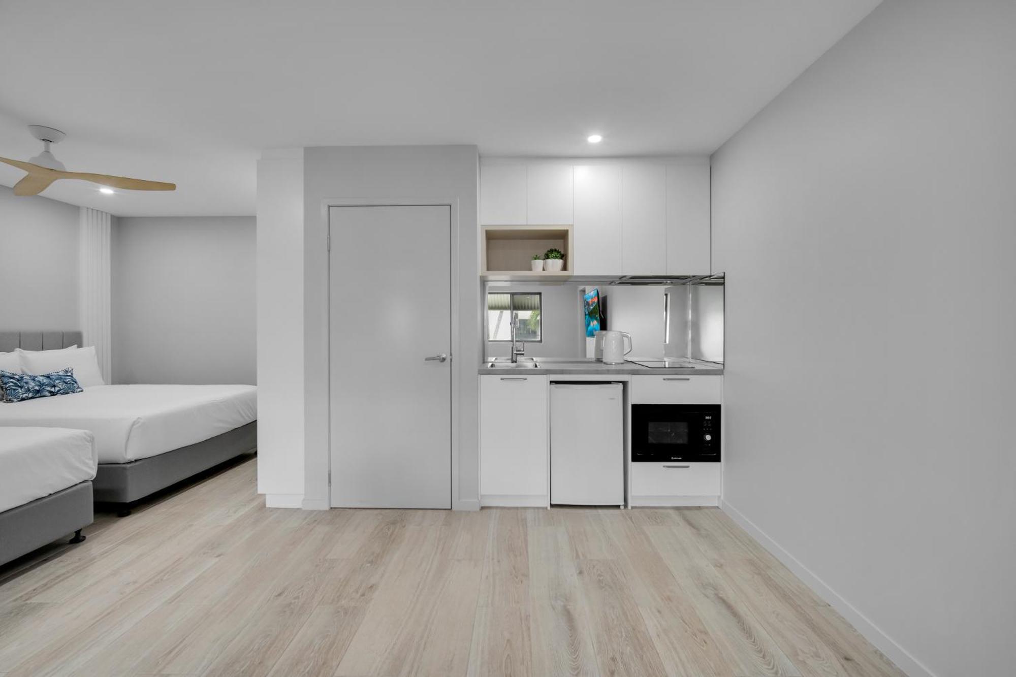 Belmoral Corporate Suites (Adults Only) 汤斯维尔 外观 照片