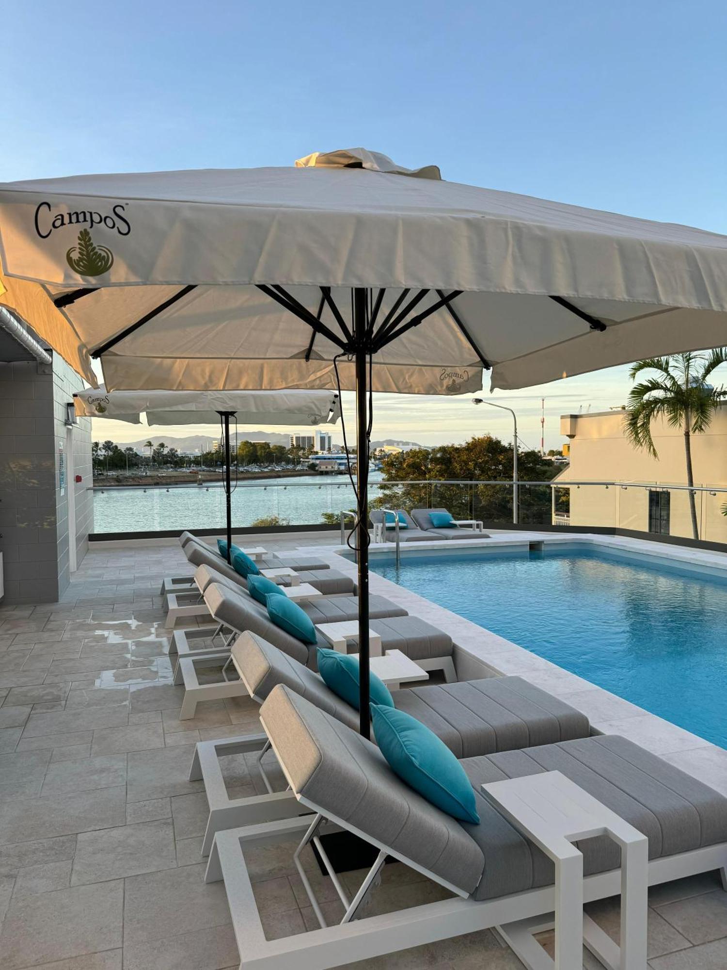 Belmoral Corporate Suites (Adults Only) 汤斯维尔 外观 照片
